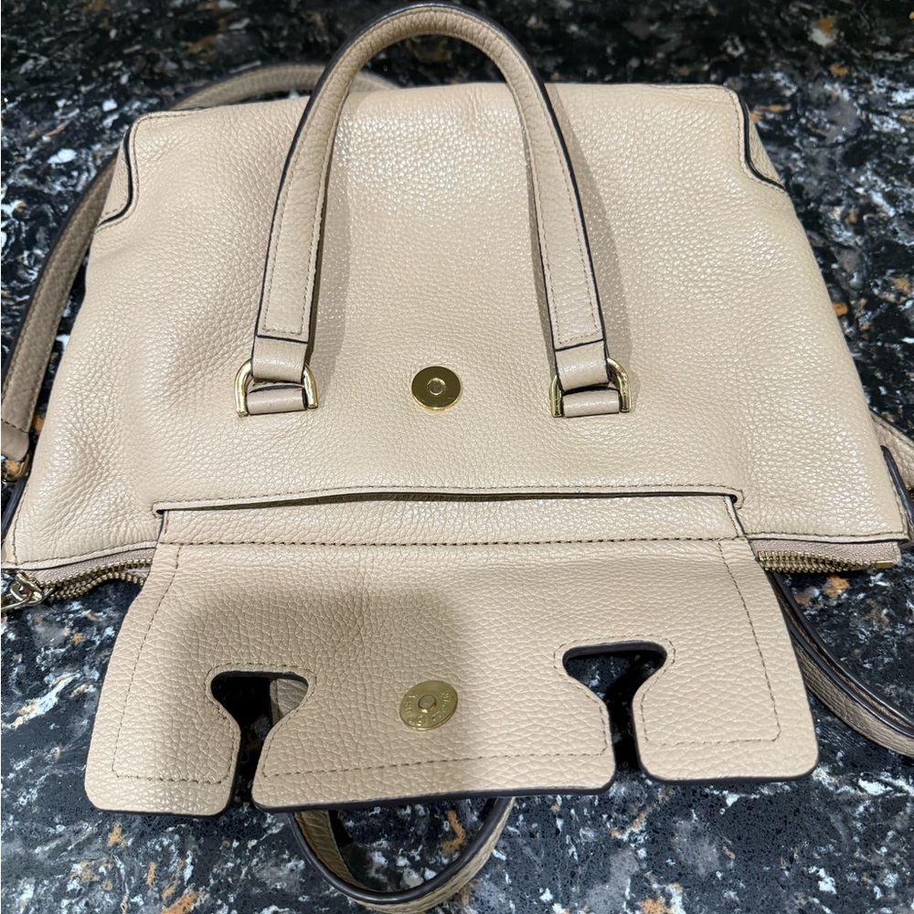 Michael Kors McKenzie
Satchel/Crossbody Bag - Picture 11 of 12